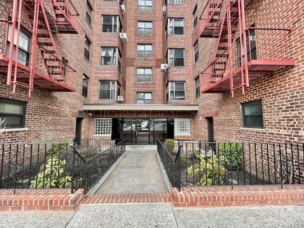Photo of 88-11 Northern Boulevard #A310, Jackson Heights, NY 11372 (MLS # 951834)