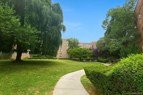 Photo of 147 37 38th Avenue #C61, Flushing, NY 11354 (MLS # 943970)