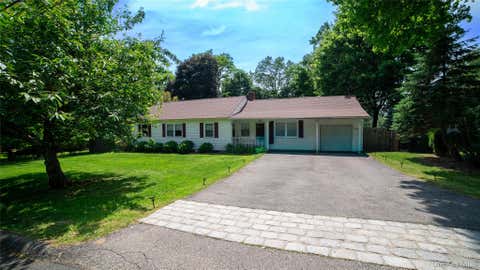 Homes For Sale - 208 Woodhampton Drive<br/> White Plains, NY 10603