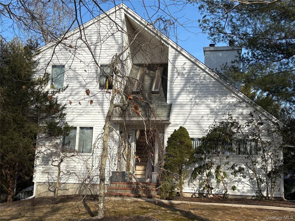Photo of 3 Vine Street, Hampton Bays, NY 11946 (MLS # 961063)