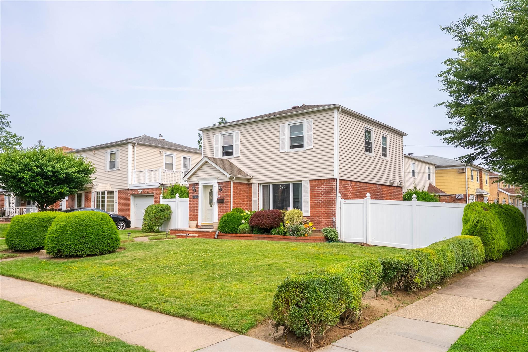 Property for Sale at 43rd Avenue, Bayside, Queens, NY - Bedrooms: 3 
Bathrooms: 3 
Rooms: 8  - $1,288,000