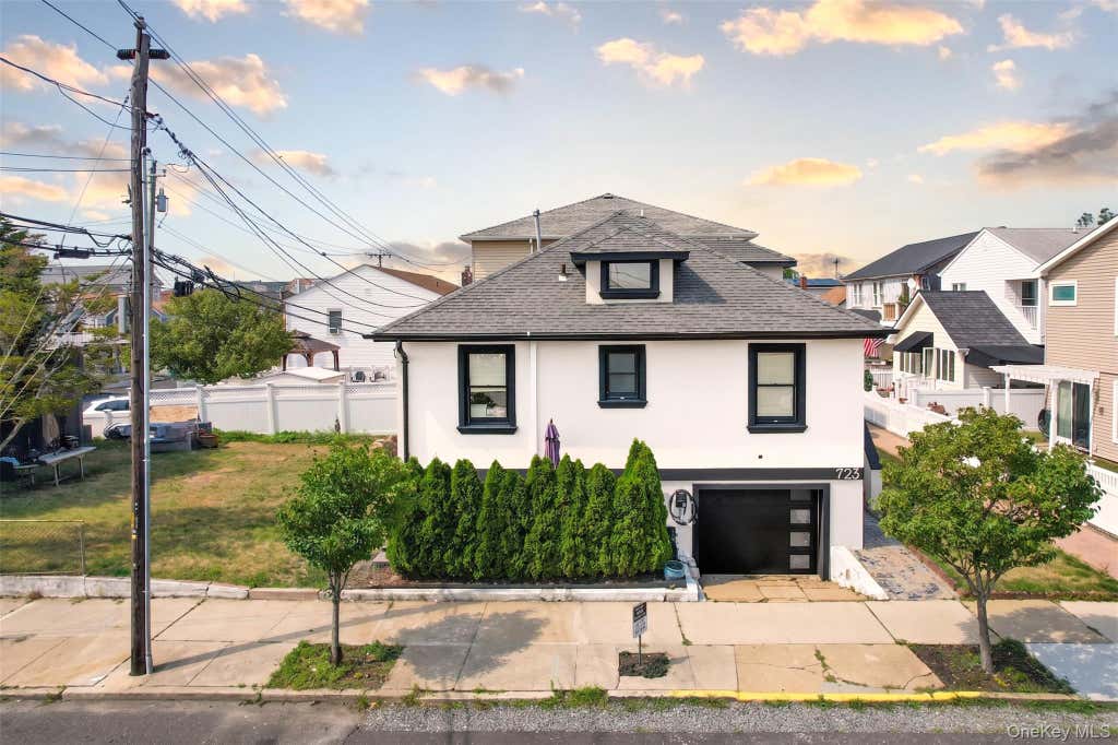 Photo of 723 W Olive Street, Long Beach, NY 11561 (MLS # 1041983)