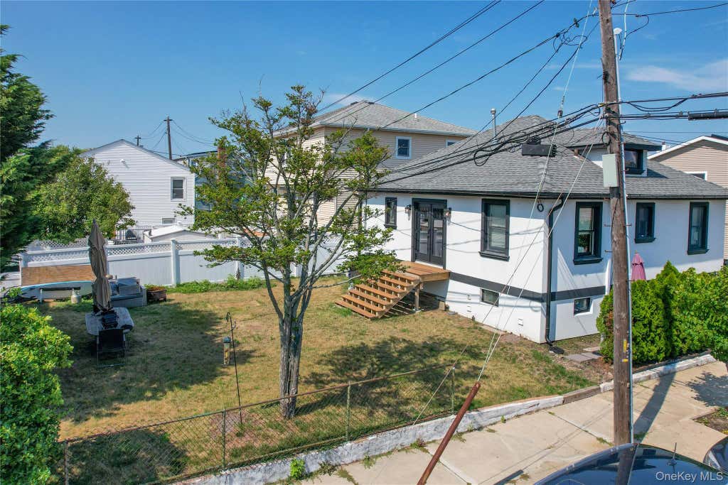 Photo of 723 W Olive Street, Long Beach, NY 11561 (MLS # 1041983)