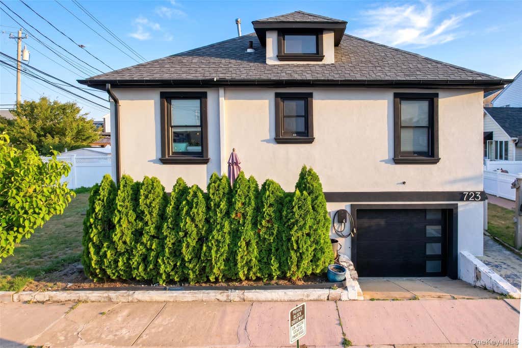 Photo of 723 W Olive Street, Long Beach, NY 11561 (MLS # 1041983)