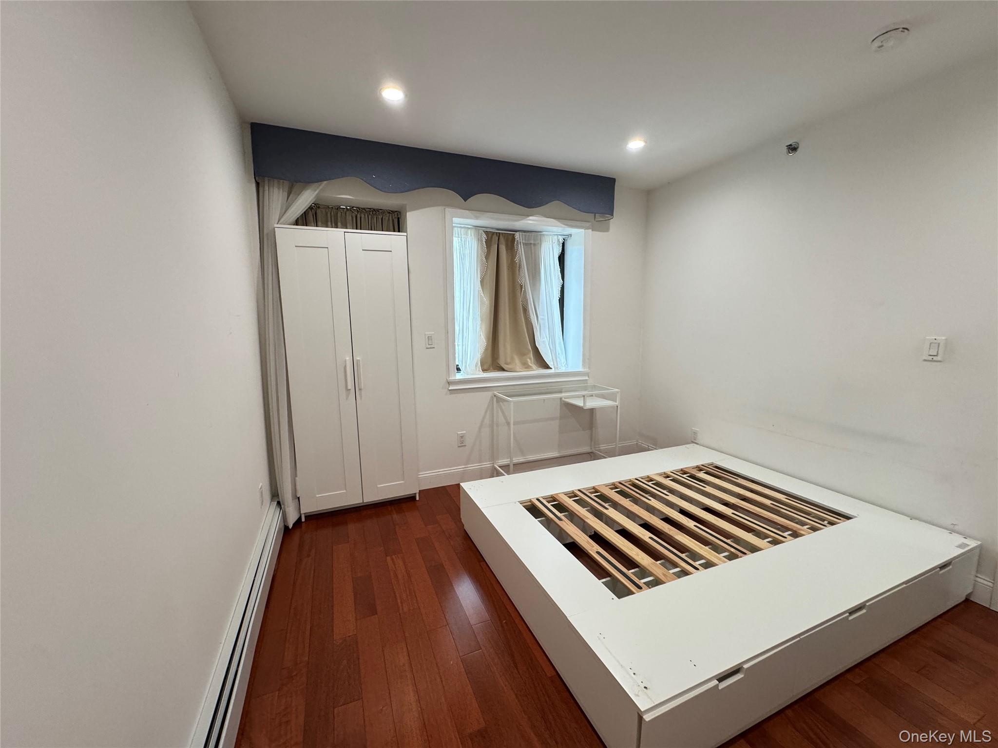 144-56 Roosevelt Avenue 4B