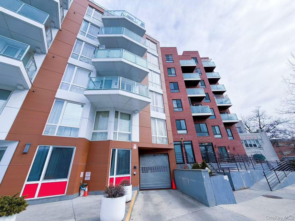 Photo of 42-29 Parsons Boulevard #3F, Flushing, NY 11355 (MLS # 967446)