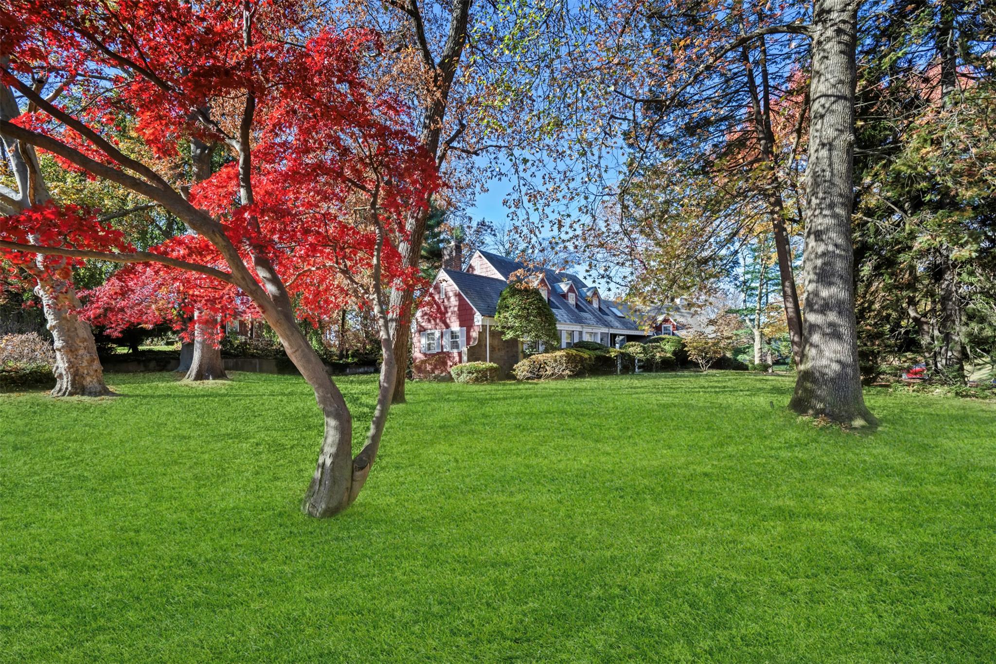 12 School House Lane, Great Neck, New York image 2