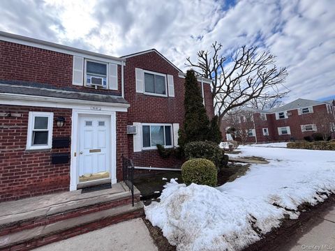 Photo of 75-32 263rd Street #41B61, Glen Oaks, NY 11004 (MLS # 966376)