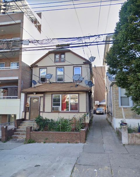 37-23 111th Street, New York, NY 11368 - MLS#: 837768