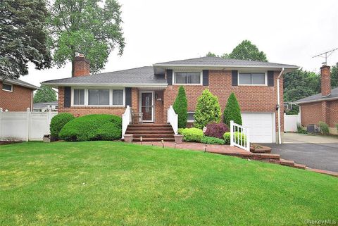 Homes For Rent - 51 Whitman Avenue<br/> Syosset, NY 11791