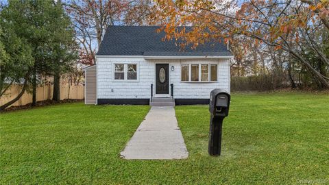 Photo of 78 carr ln Ln, Coram, NY 11727 (MLS # 935427)