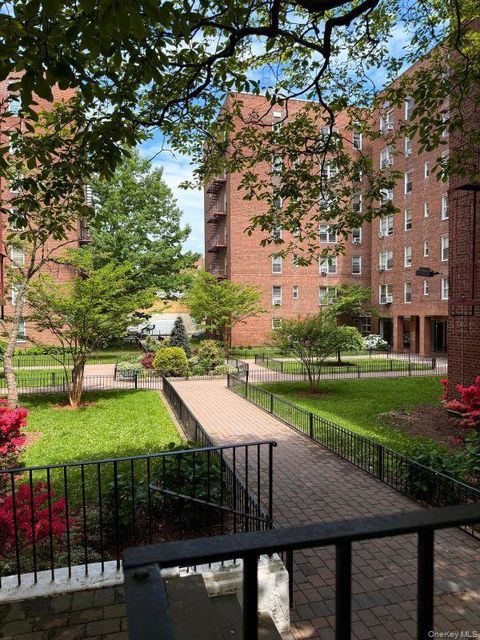 Homes For Sale - 105-37 65th Avenue #6E<br/> Forest Hills, NY 11375