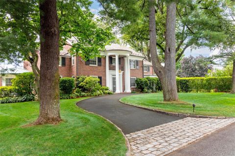 Photo of 9 Oxford Road, White Plains, NY 10605 (MLS # 865517)