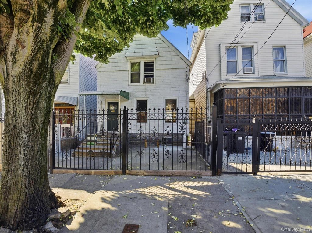 Photo of 2851 Briggs Avenue, Bronx, NY 10458 (MLS # 1006548)