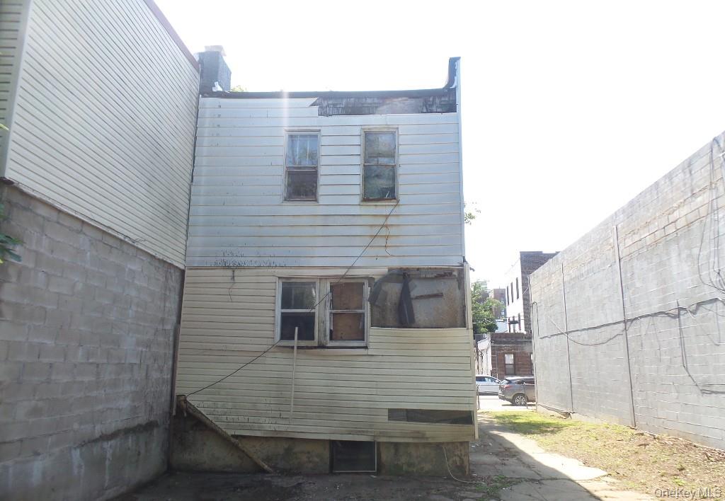 263 East 39 Street