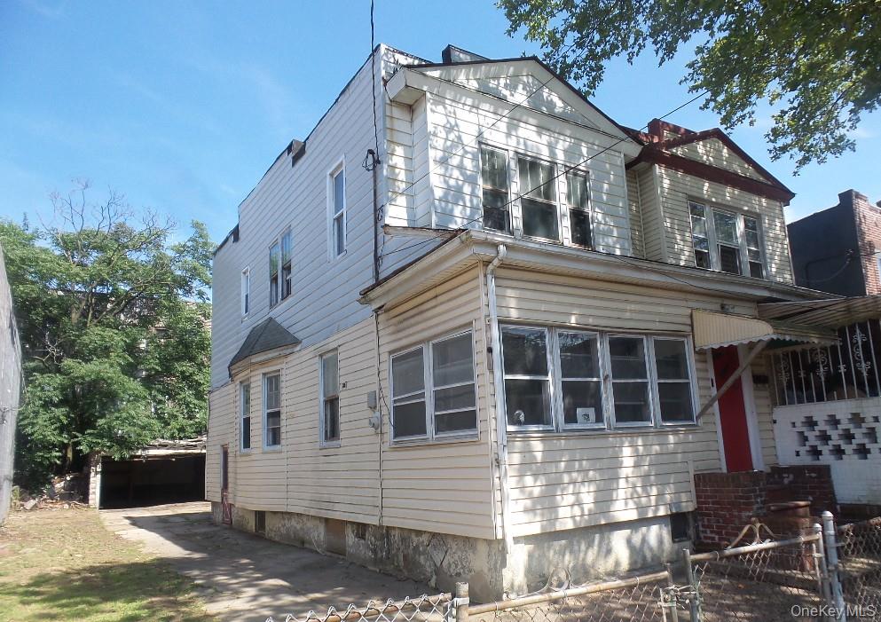263 East 39 Street