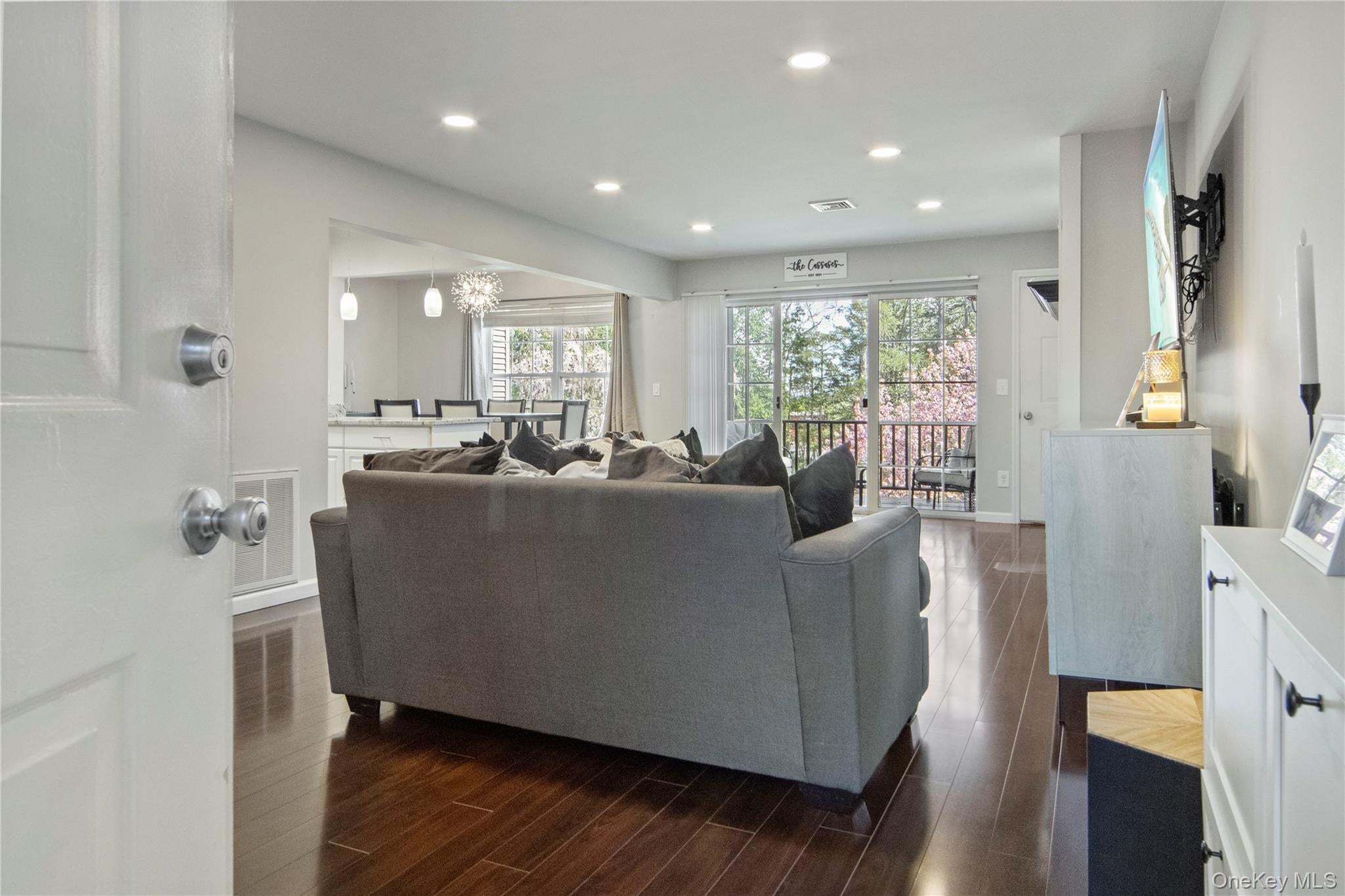 1009 Washington Green