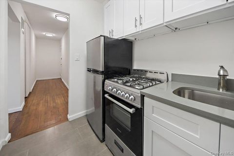 Photo of 2630 Kingsbridge Terrace #5HI, Bronx, NY 10463 (MLS # 920113)