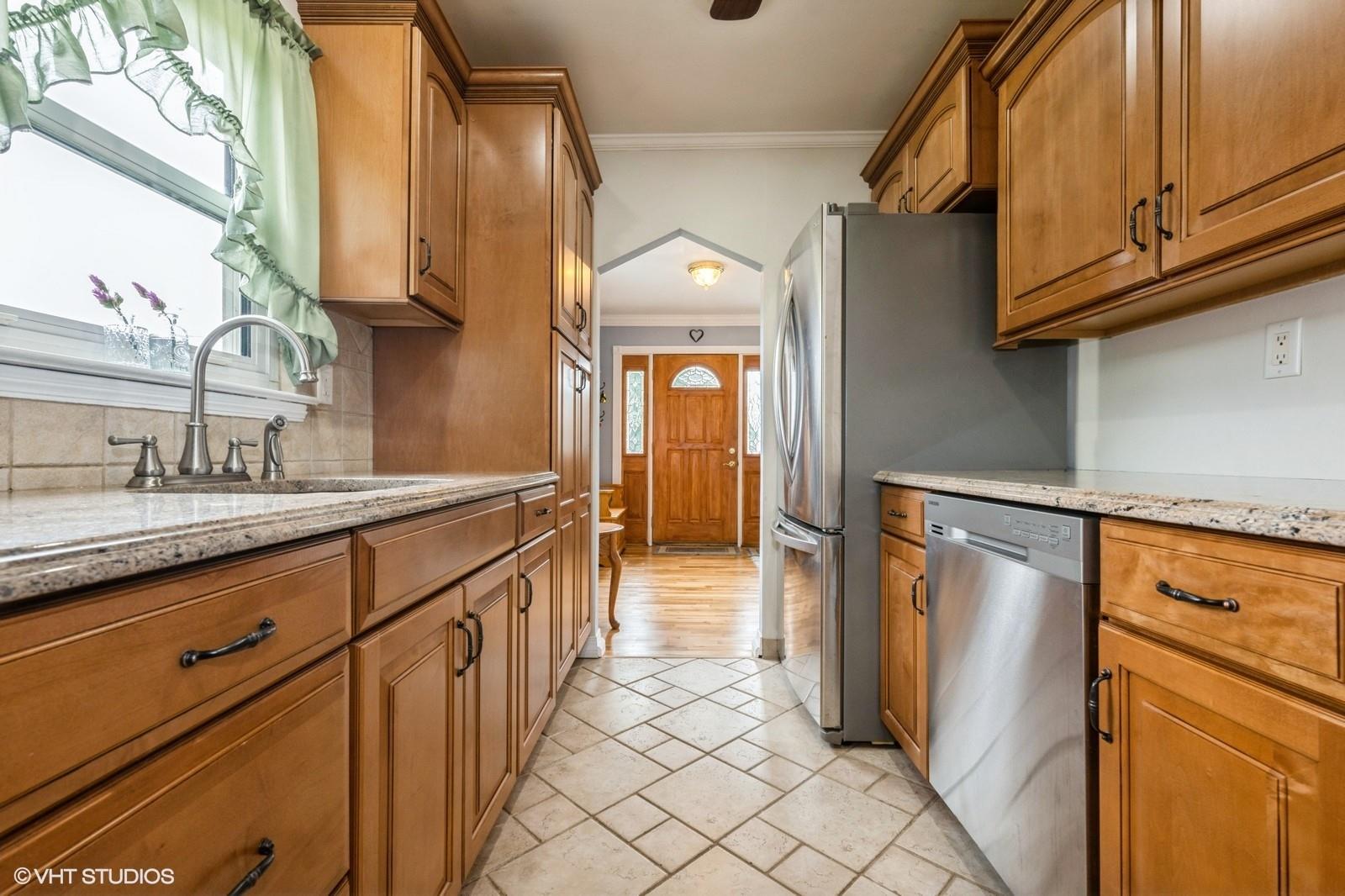 27 Lowell Street, Bethpage, New York image 8