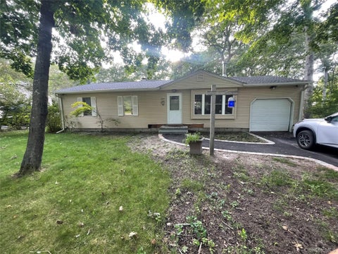 Homes For Sale - 257 Parkway Drive<br/> Calverton, NY 11933