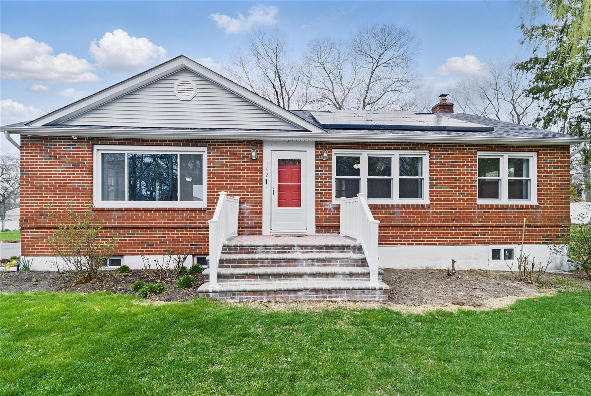 162 Berkshire Drive, Farmingville, New York image 1