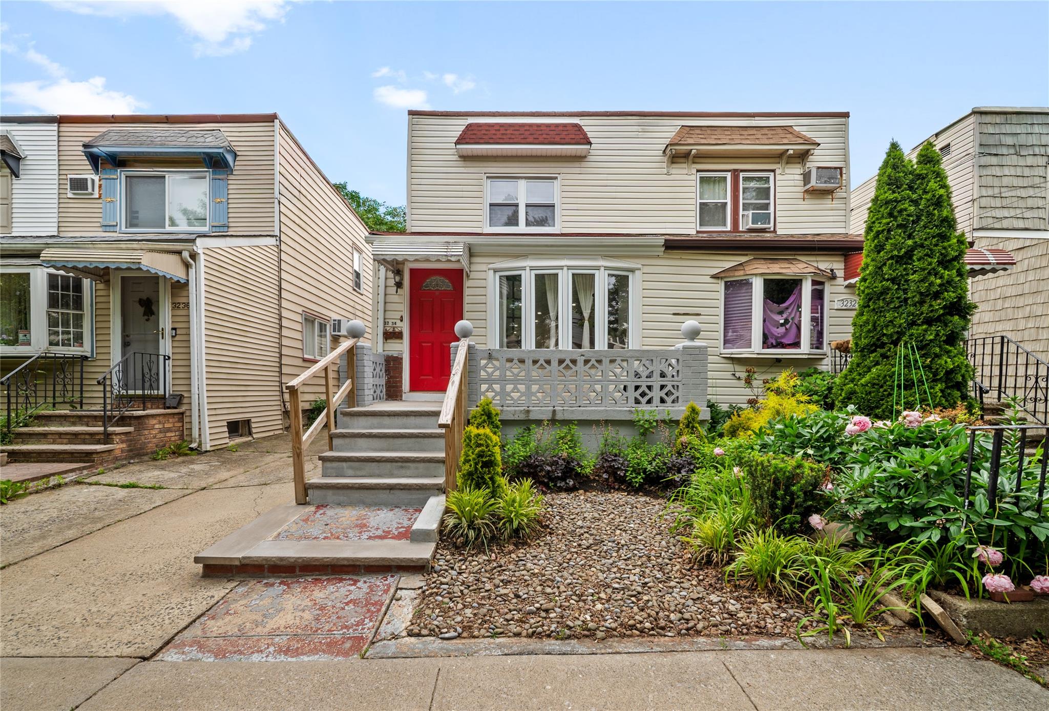 Property for Sale at 204th Street, Bayside, Queens, NY - Bedrooms: 3 
Bathrooms: 3 
Rooms: 7  - $965,000