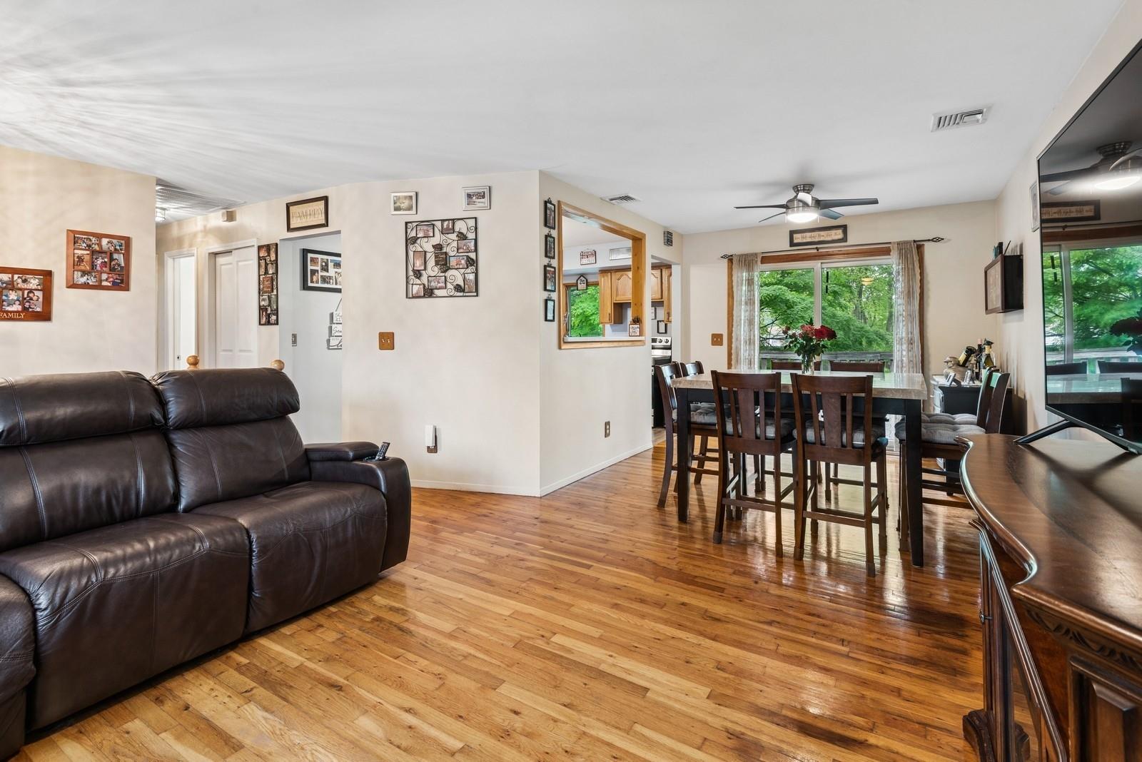 51 Juniper Avenue, Ronkonkoma, New York image 4