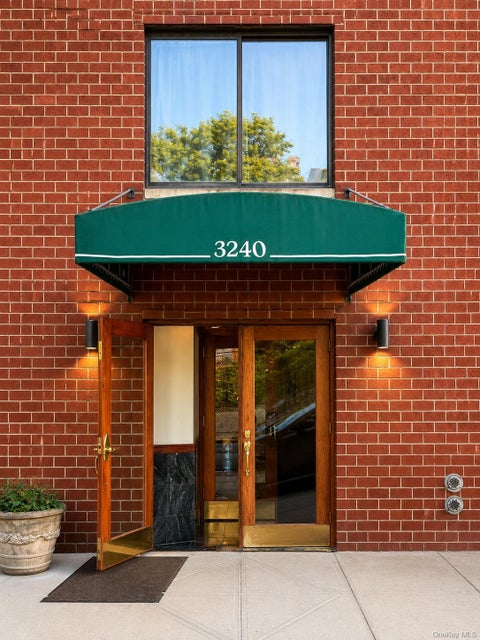 Condo For Rent - 3240 Netherland Avenue #1C<br/> Bronx, NY 10463