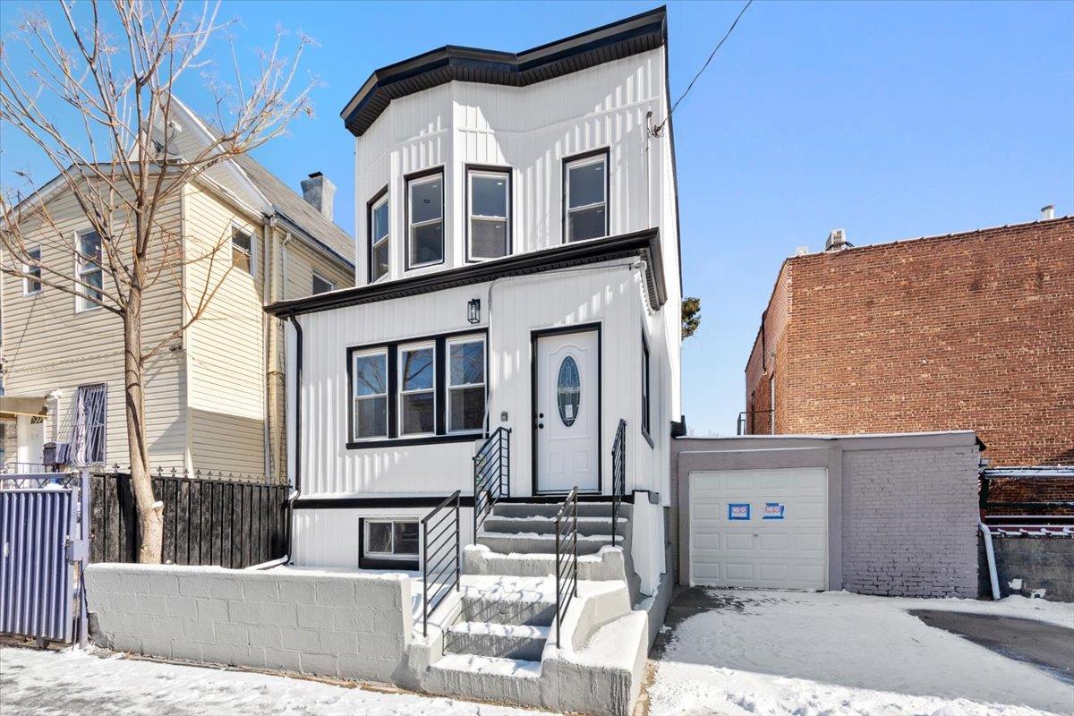 Property for Sale at 102nd Street, East Elmhurst, Queens, NY - Bedrooms: 3 
Bathrooms: 3 
Rooms: 7  - $829,999