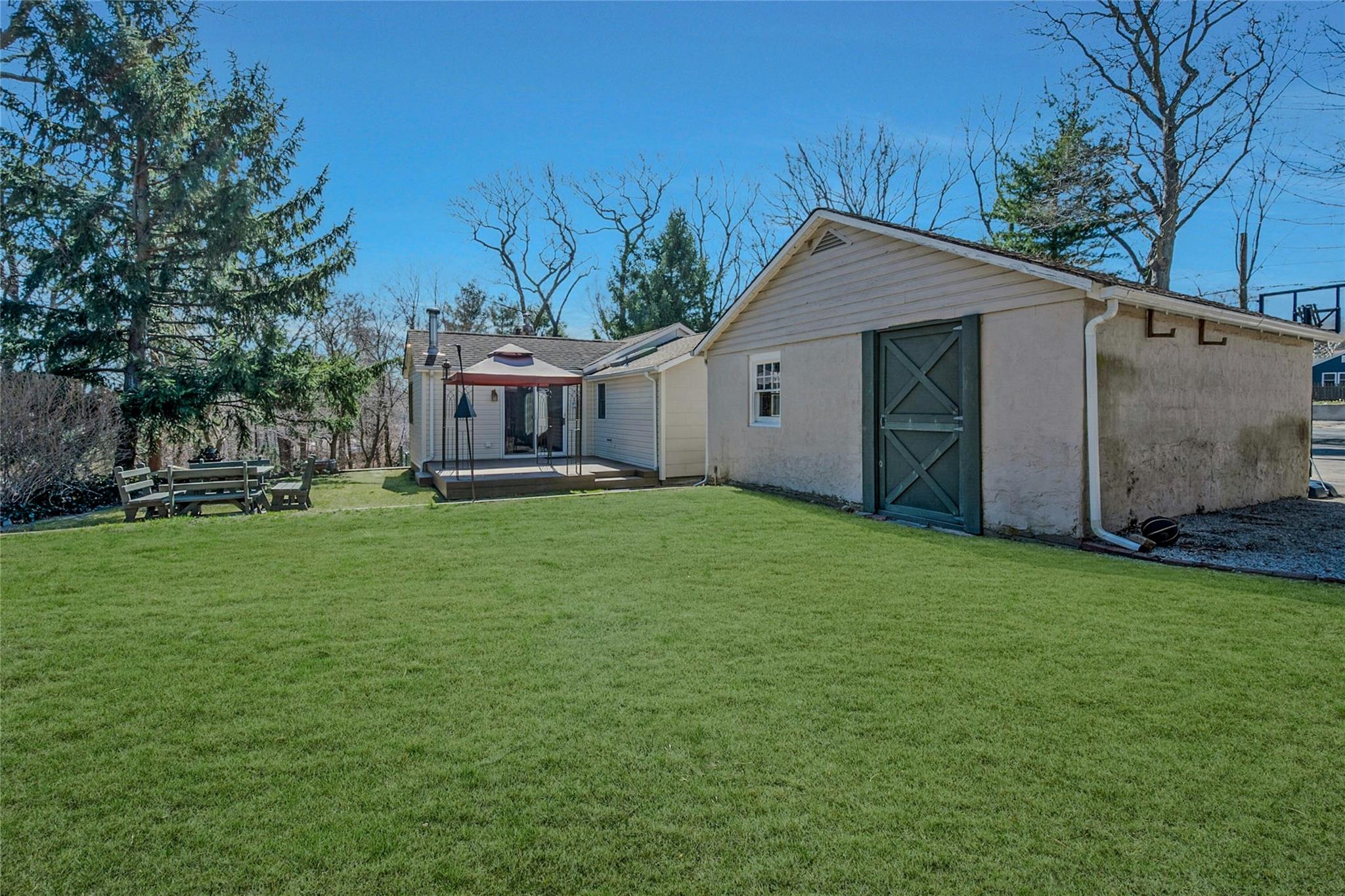 23 W Malverne Road, Sound Beach, New York image 33