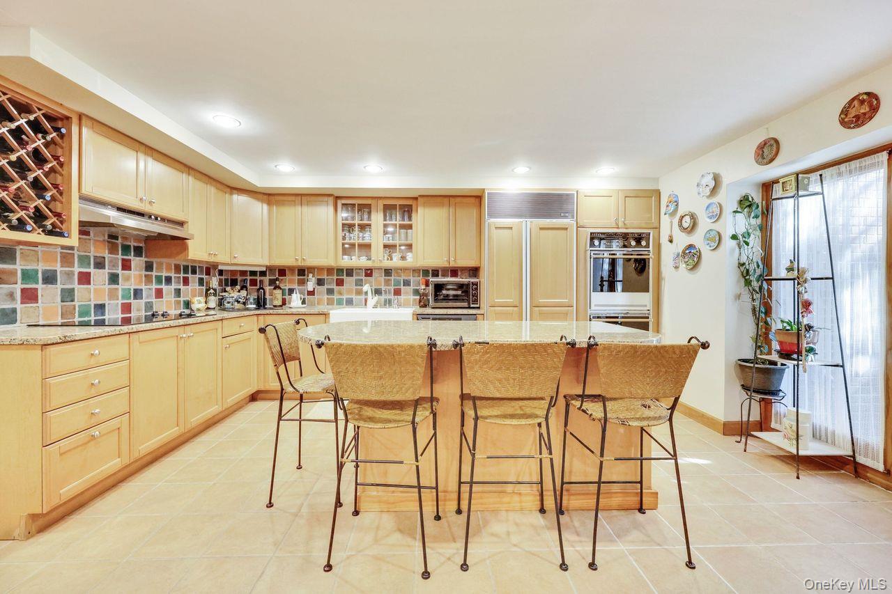 Woodmere, New York 11598, United States, 5 Bedrooms Bedrooms, ,4 BathroomsBathrooms,Residential,Coming Soon,221648