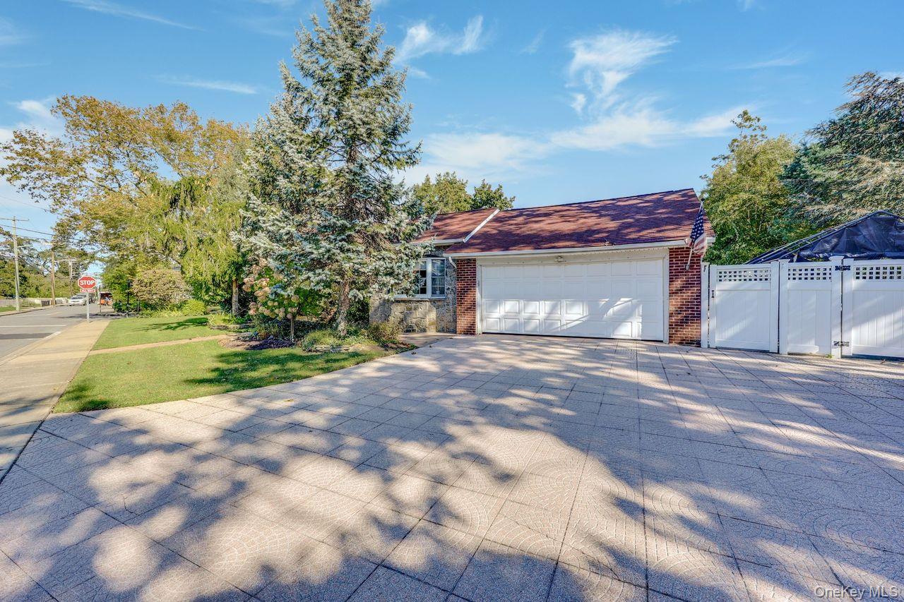 Woodmere, New York 11598, United States, 5 Bedrooms Bedrooms, ,4 BathroomsBathrooms,Residential,Coming Soon,221648