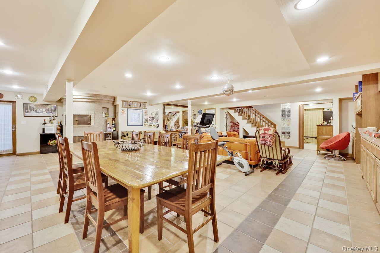 Woodmere, New York 11598, United States, 5 Bedrooms Bedrooms, ,4 BathroomsBathrooms,Residential,Coming Soon,221648