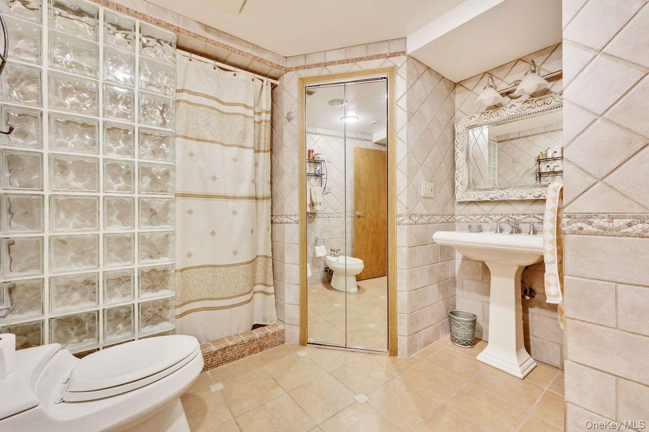 Woodmere, New York 11598, United States, 5 Bedrooms Bedrooms, ,4 BathroomsBathrooms,Residential,Coming Soon,221648