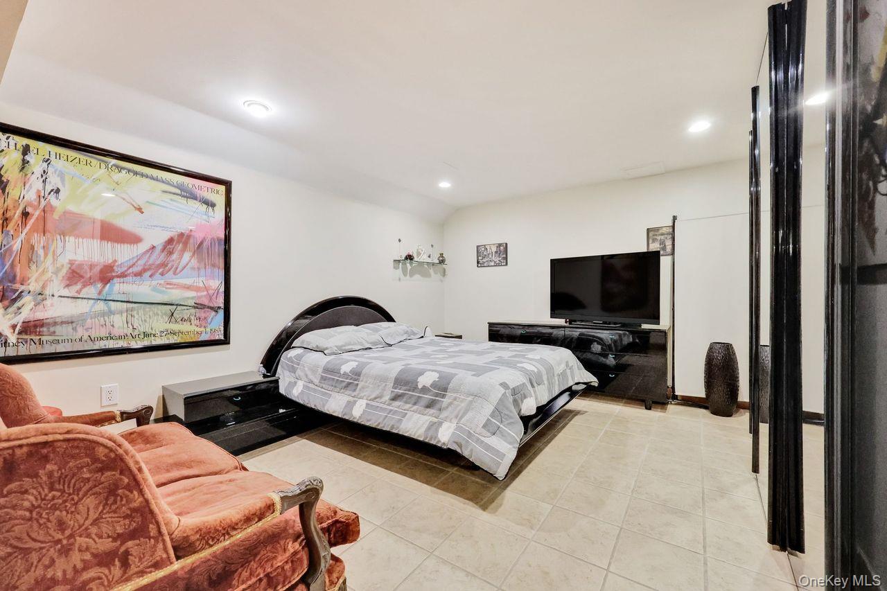 Woodmere, New York 11598, United States, 5 Bedrooms Bedrooms, ,4 BathroomsBathrooms,Residential,Coming Soon,221648