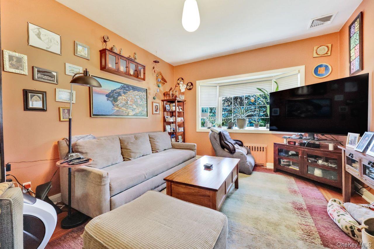 Woodmere, New York 11598, United States, 5 Bedrooms Bedrooms, ,4 BathroomsBathrooms,Residential,Coming Soon,221648