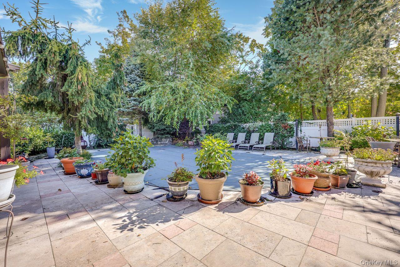 Woodmere, New York 11598, United States, 5 Bedrooms Bedrooms, ,4 BathroomsBathrooms,Residential,Coming Soon,221648