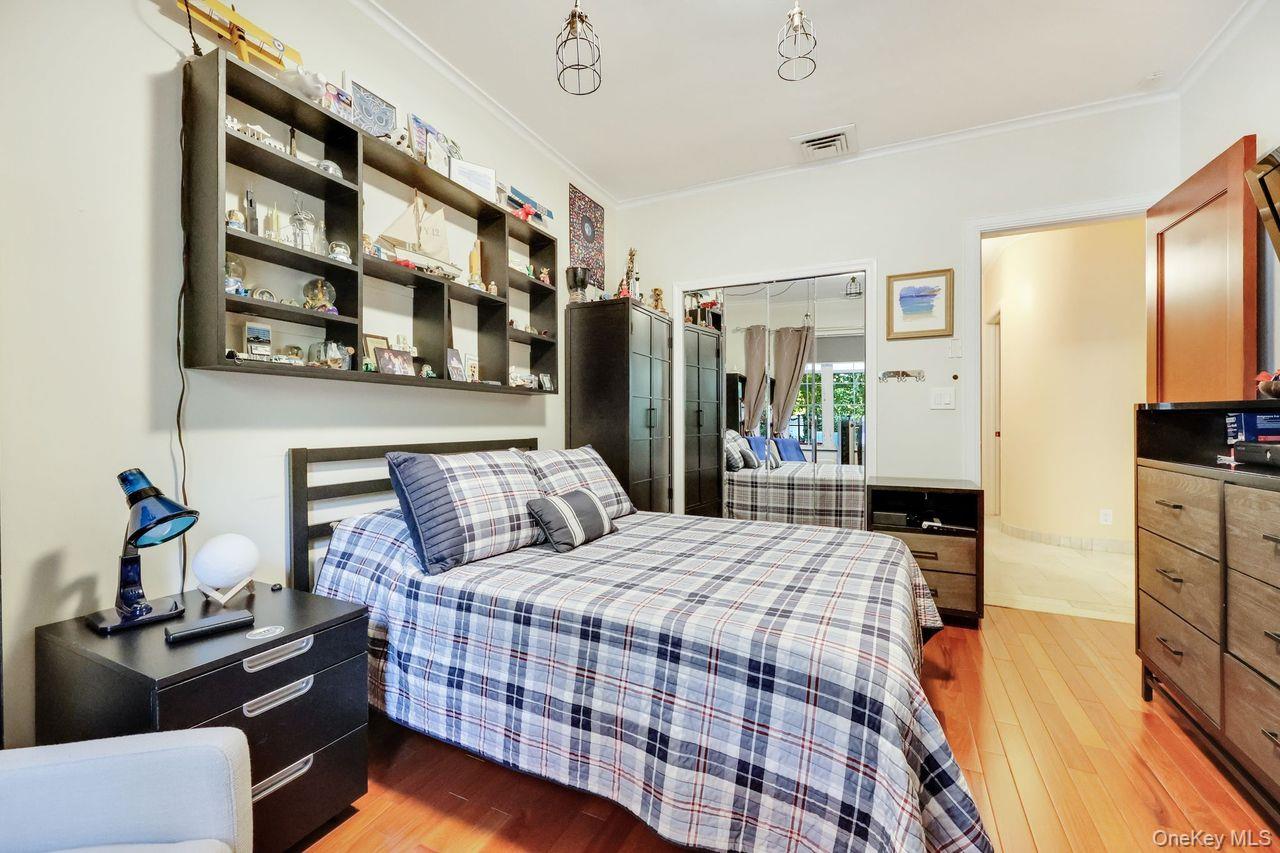 Woodmere, New York 11598, United States, 5 Bedrooms Bedrooms, ,4 BathroomsBathrooms,Residential,Coming Soon,221648