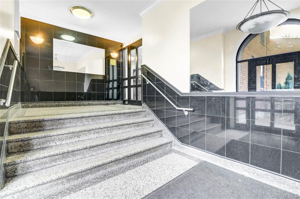 Photo of 140-08 28th Road #1C, Flushing, NY 11354 (MLS # 999805)
