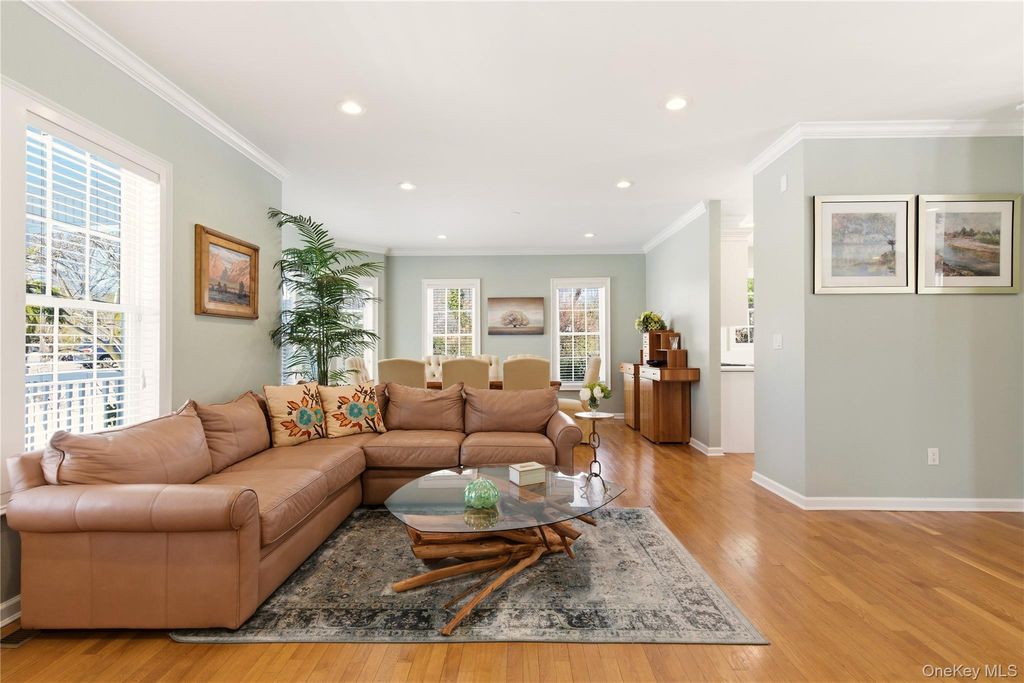 Photo of 6 Empire Court, Dix Hills, NY 11746 (MLS # 959975)