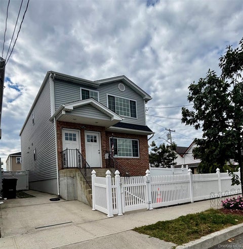 Multifamily For Rent - 6261 De Costa Avenue #2ND FLOOR<br/> Queens County, Arverne, NY 11692