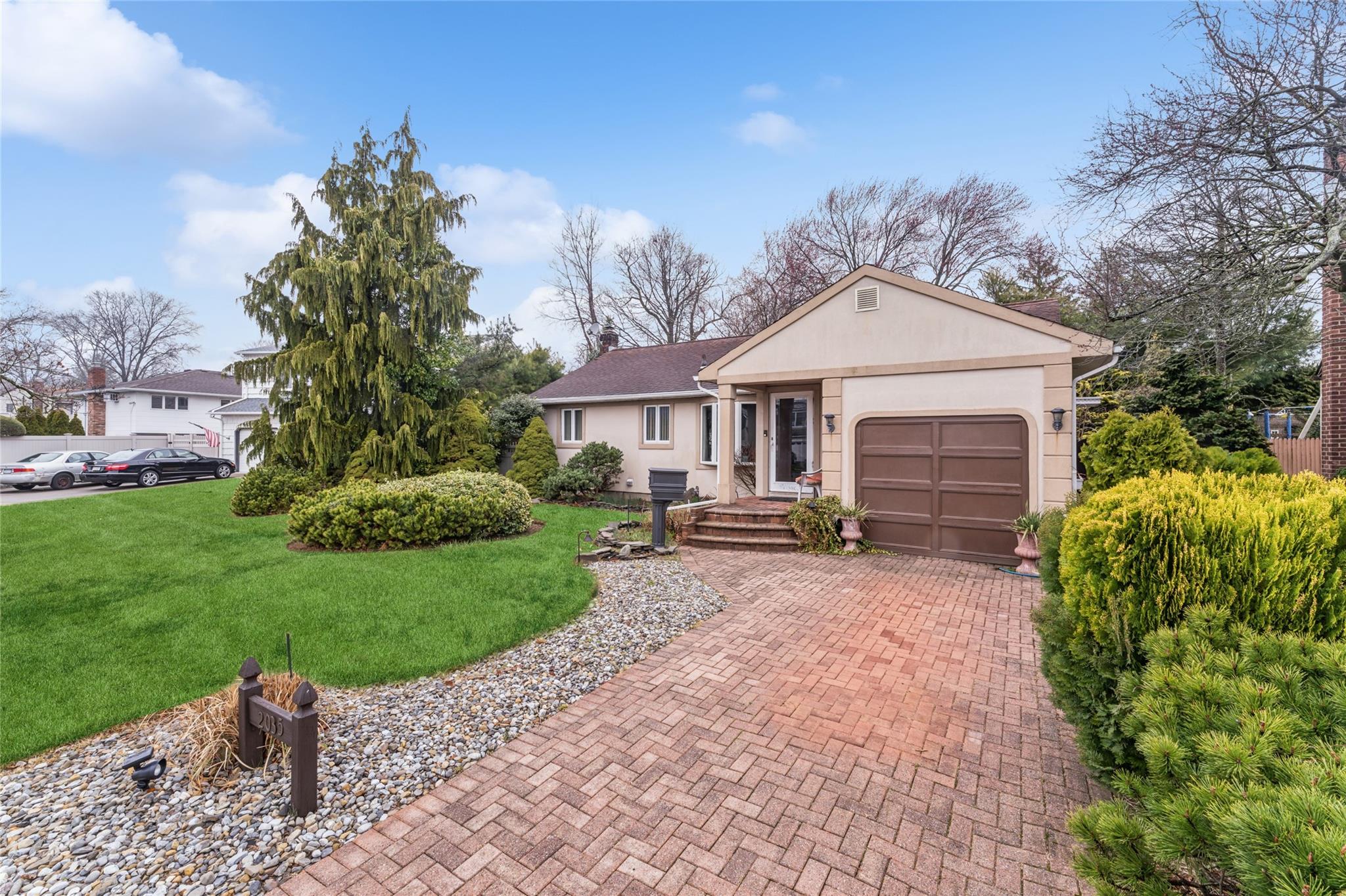 2035 Seaford Avenue, Seaford, New York image 2
