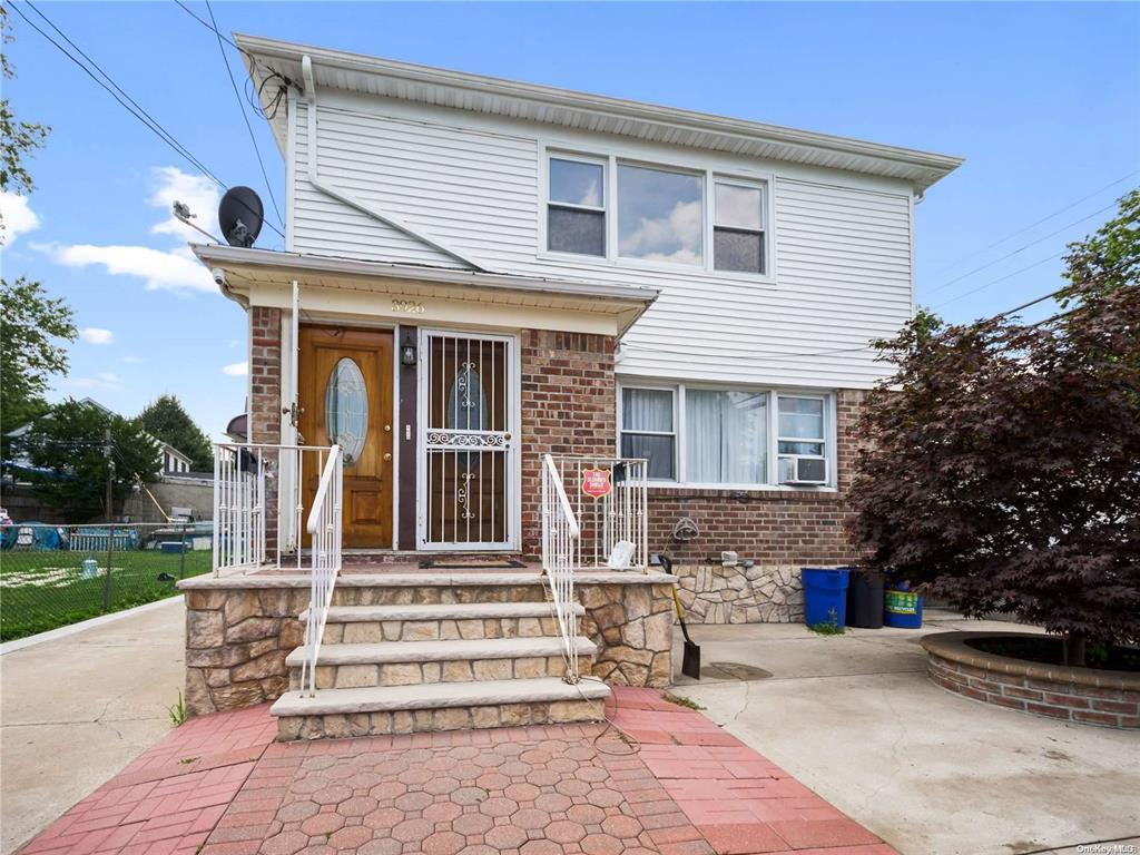 Clearview Expressway 2nd Floor, Bayside, Queens, NY - 3 Bedrooms  
2 Bathrooms  
7 Rooms - 