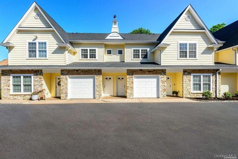 Apartment For Rent - 20 Creek Road #703<br/> Huntington, NY 11743