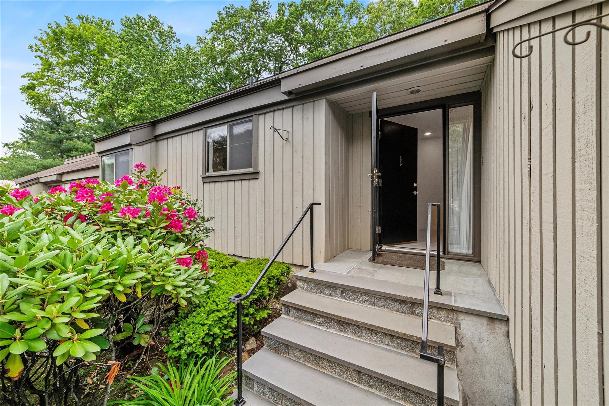 554B Heritage Hills Hls, Somers, New York image 2