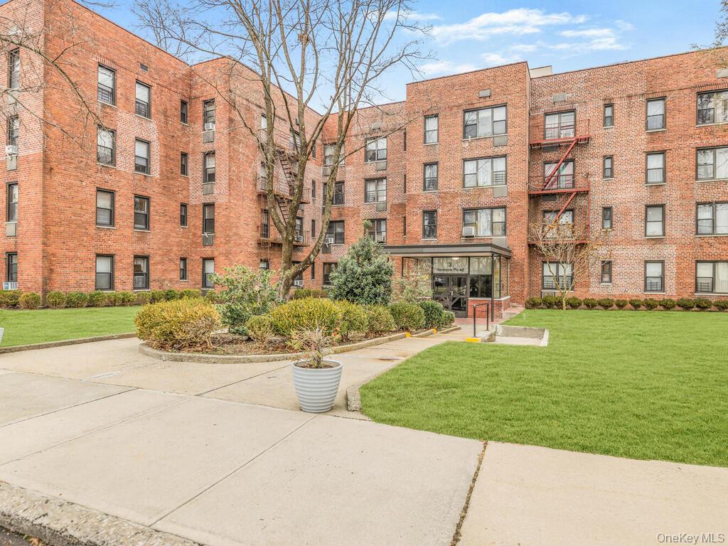 Photo of 3 Remsen Road #4A, Yonkers, NY 10710 (MLS # 1063888)