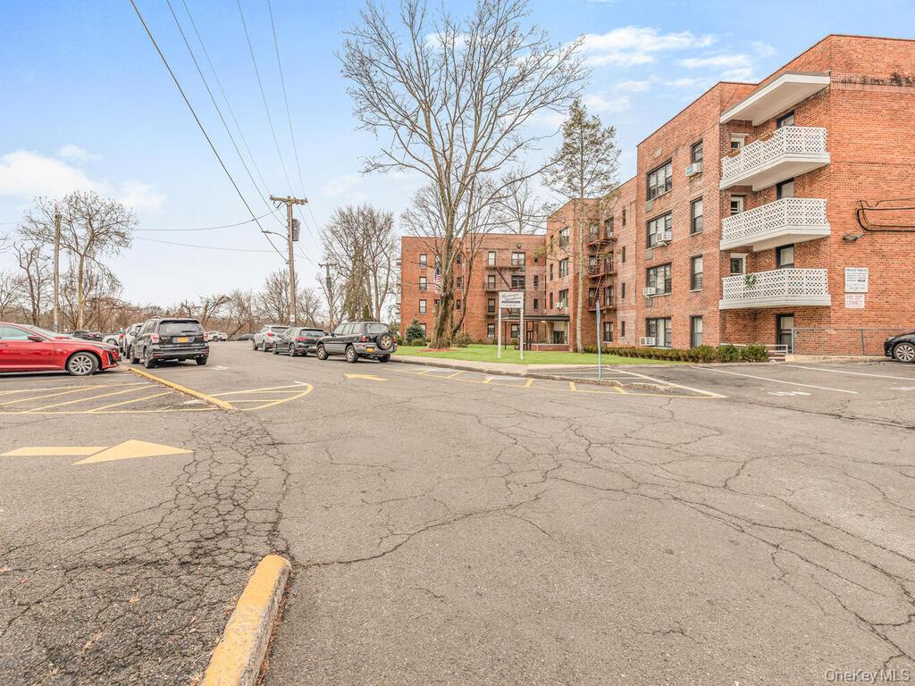 Photo of 3 Remsen Road #4A, Yonkers, NY 10710 (MLS # 1063888)