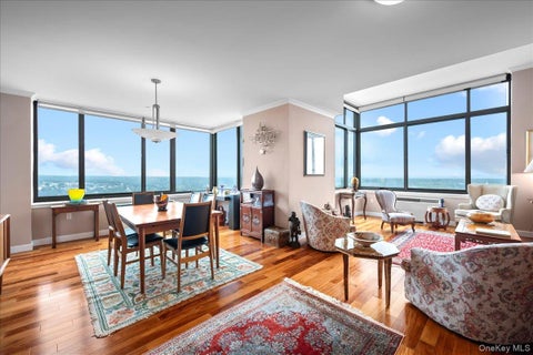 Condo For Sale - 10 City Place #31H<br/> White Plains, NY 10601