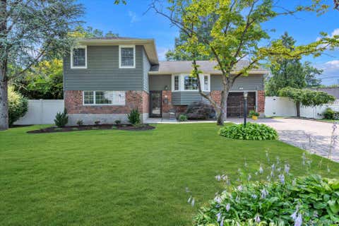 Homes For Sale - 46 Sherbrooke Drive<br/> Smithtown, NY 11787