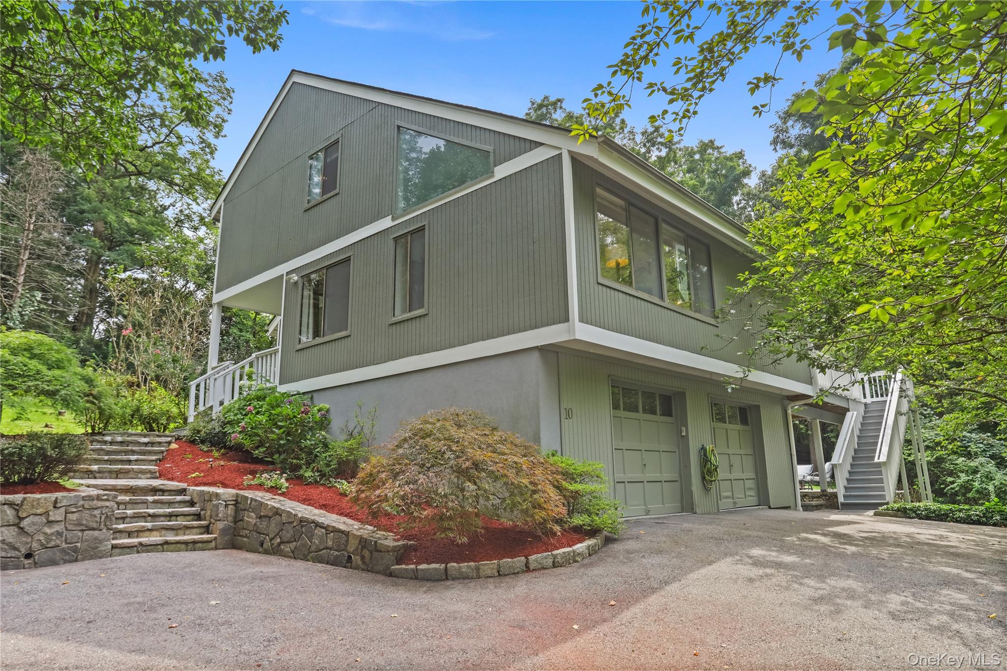 10 Deborah Lane